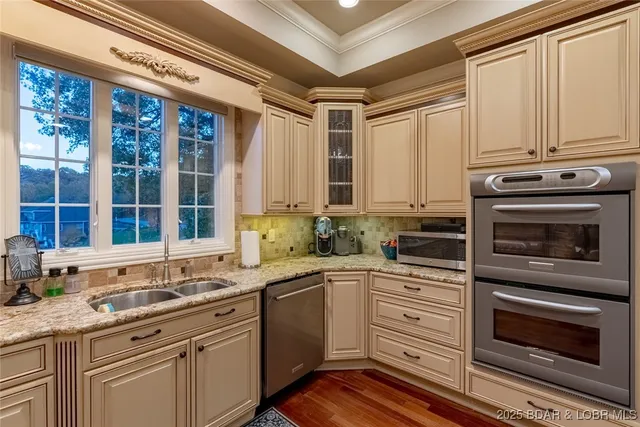 $1,550,000 | 323 Cherry Hill Drive, Lake Ozark, MO 65049