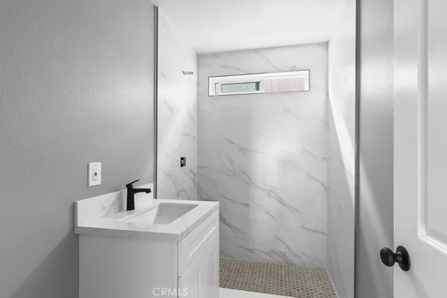 $1,549,000 | 943 North Washington Place, Unit 4, Long Beach, CA 90813