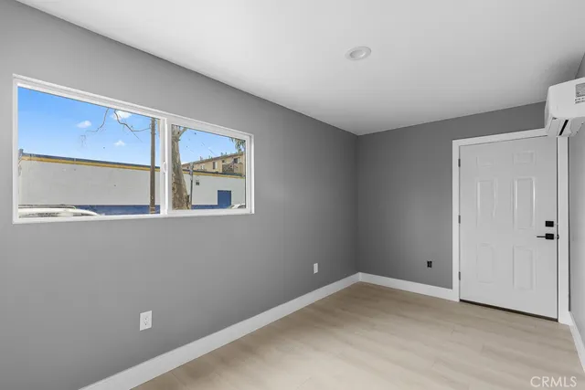 $1,549,000 | 943 North Washington Place, Unit 4, Long Beach, CA 90813