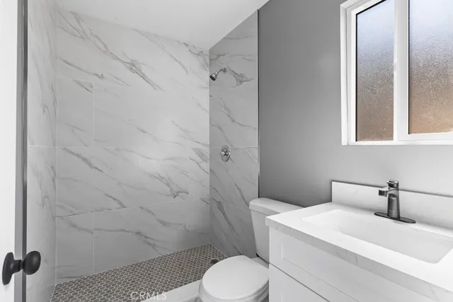 $1,549,000 | 943 North Washington Place, Unit 4, Long Beach, CA 90813