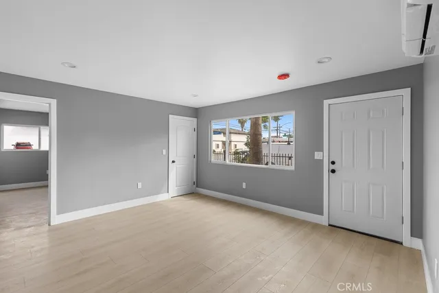 $1,549,000 | 943 North Washington Place, Unit 4, Long Beach, CA 90813