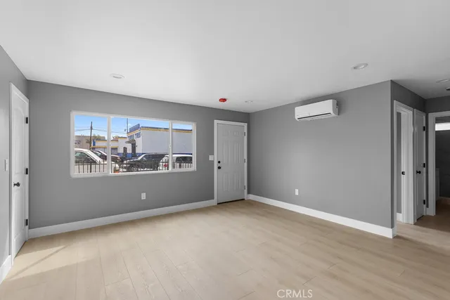 $1,549,000 | 943 North Washington Place, Unit 4, Long Beach, CA 90813