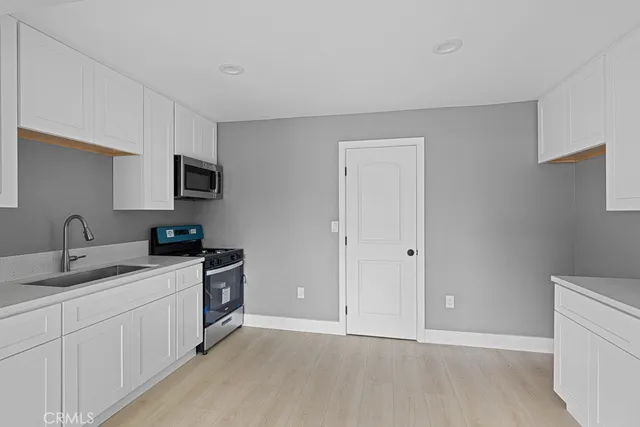 $1,549,000 | 943 North Washington Place, Unit 4, Long Beach, CA 90813