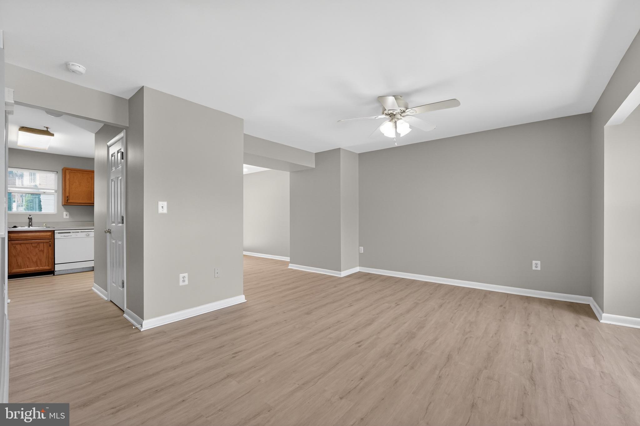 4630 Warren Tree Way Baltimore, MD 21229 - Photo 3 of 29
