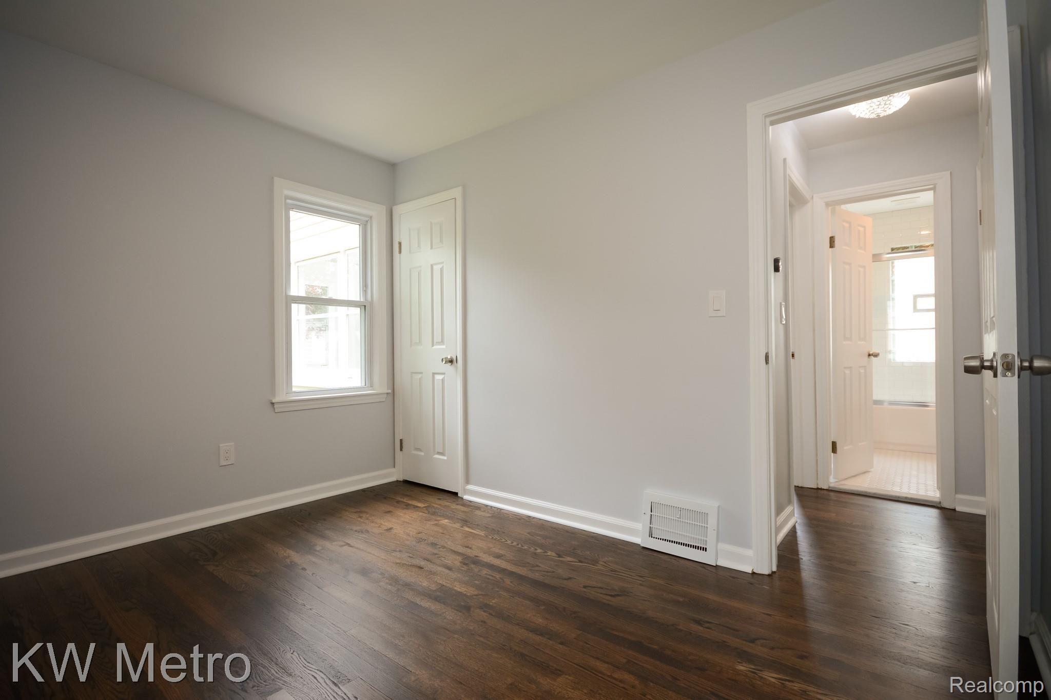 497 Roth Boulevard Clawson, MI 48017 - Photo 18 of 33 18.jpg