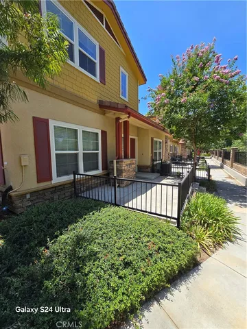 $3,000 | 1510 Orange Avenue, Unit 807, Redlands, CA 92373