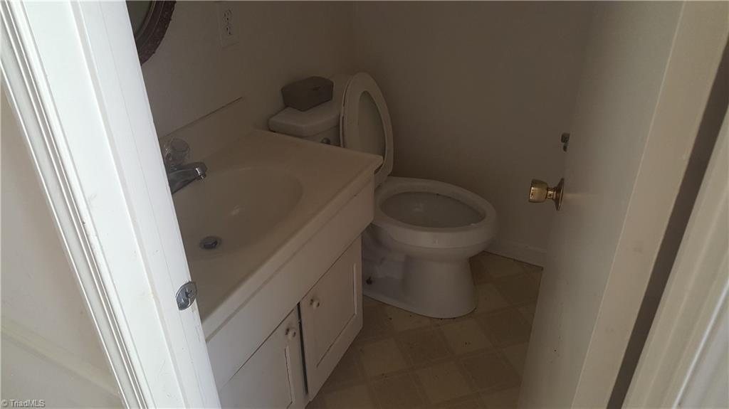 3204 Dillon Road Jamestown, NC 27282 - Photo 5 of 13 Gallery Image 5