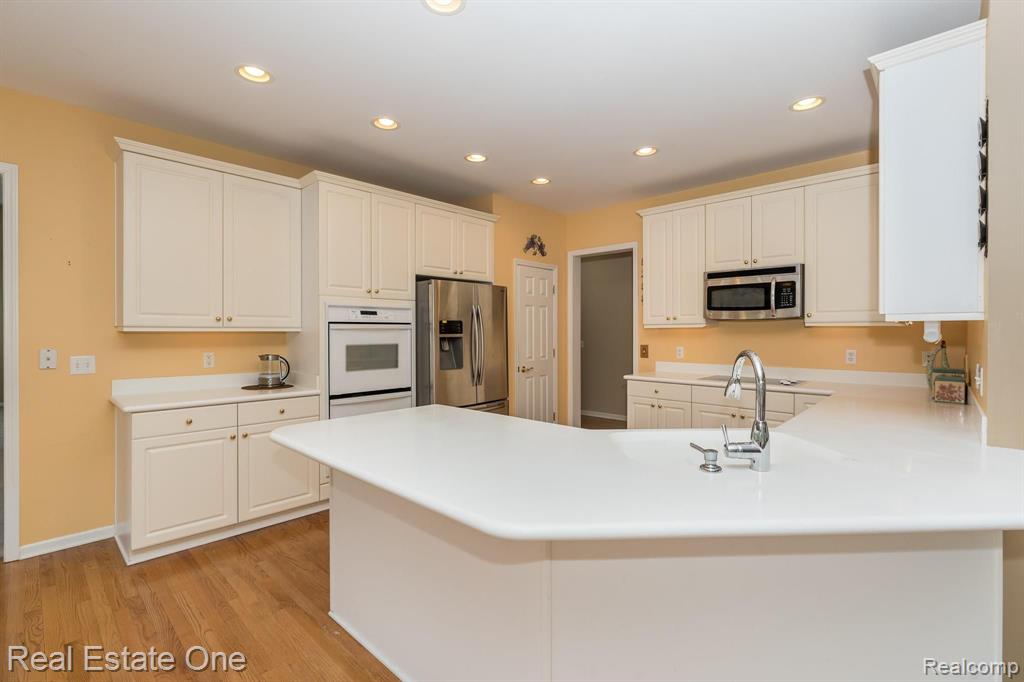 1784 Blue Grass Drive Rochester Hills, MI 48306 - Photo 24 of 72
