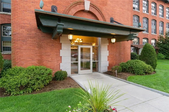 $419,000 | 1 Tupperware Drive, Unit 226, North Smithfield, RI 02896