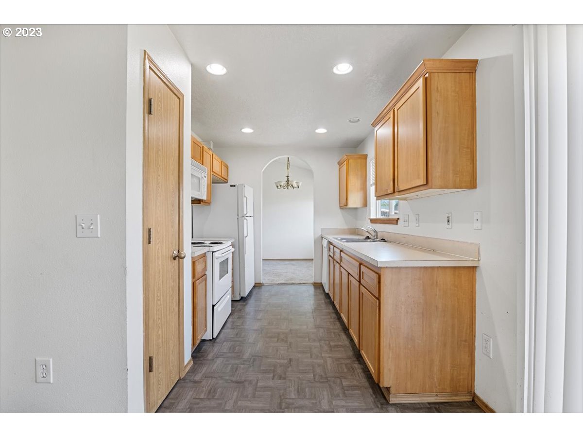 4603 Auburn Road Northeast Salem, OR 97301 - Photo 5 of 22 Gallery Image 5
