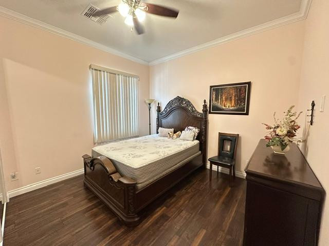 6830 North 14th Street Phoenix, AZ 85014 - Photo 20 of 28 a bedroom with a bed and a dresser