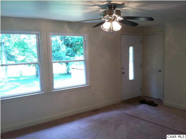 495 Apple Grove Road Mineral, VA 23117 - Photo 17 of 23 Living Room