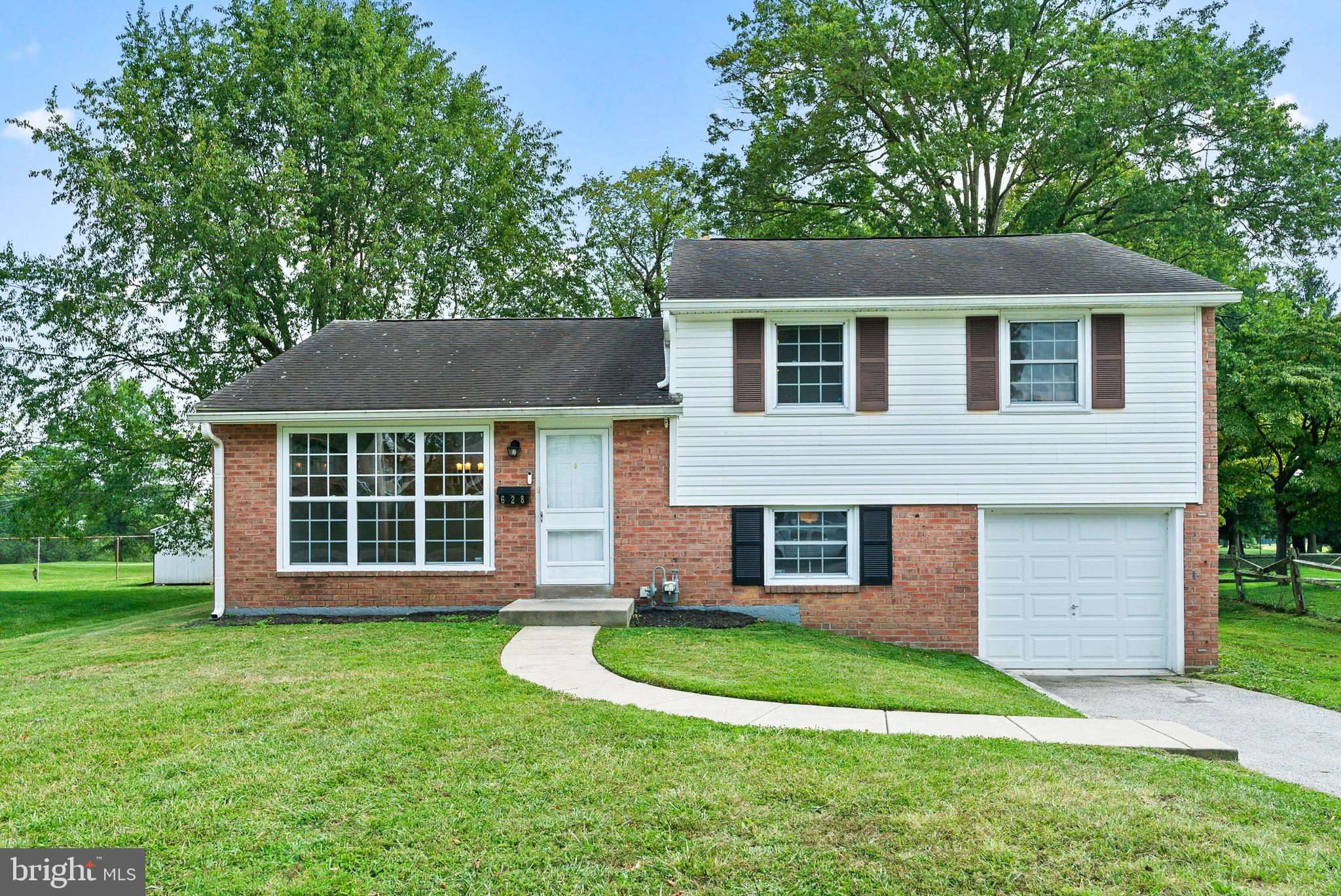 628 Vernon Road Springfield, PA 19064 - Photo 4 of 48