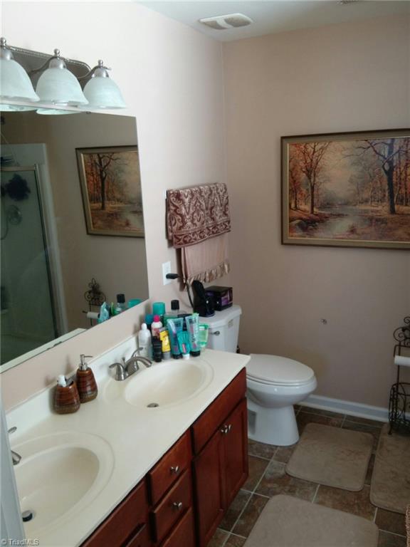 821 Hedgepath Terrace High Point, NC 27265 - Photo 10 of 18 Master Bath