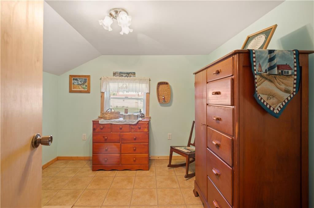 154 Findley Street New Baltimore, PA 15553 - Photo 13 of 32