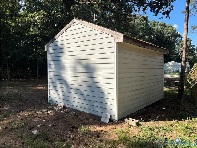 a view of a back yard of the house