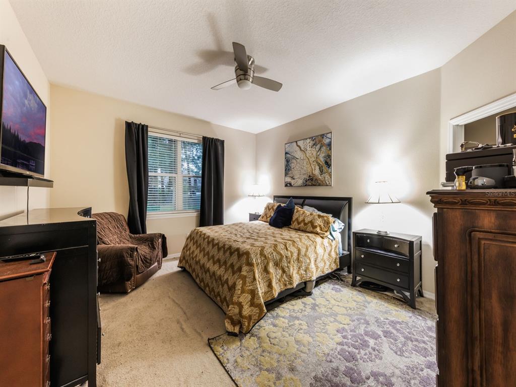 925 Counts Crest Circle Apopka, FL 32712 - Photo 21 of 36 a bedroom with a bed and a television