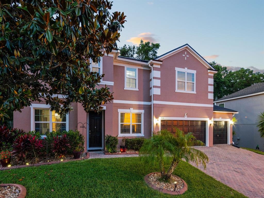 925 Counts Crest Circle Apopka, FL 32712 - Photo 3 of 36 a front view of a house with a yard