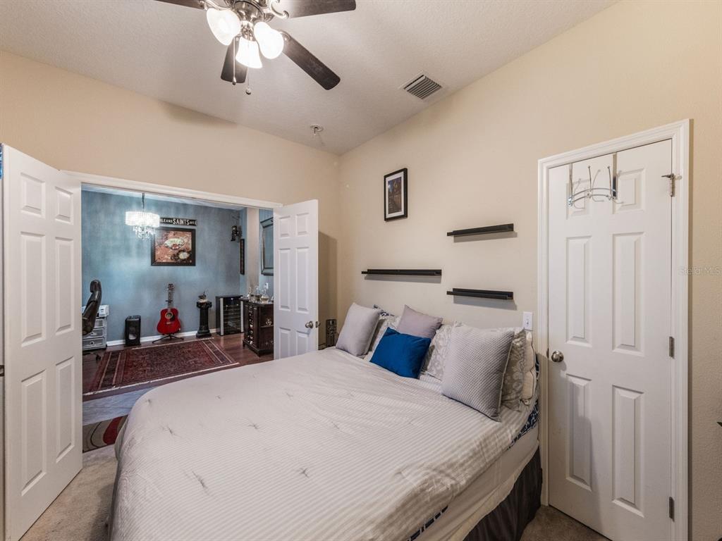 925 Counts Crest Circle Apopka, FL 32712 - Photo 10 of 36 a bedroom with a bed and ceiling fan