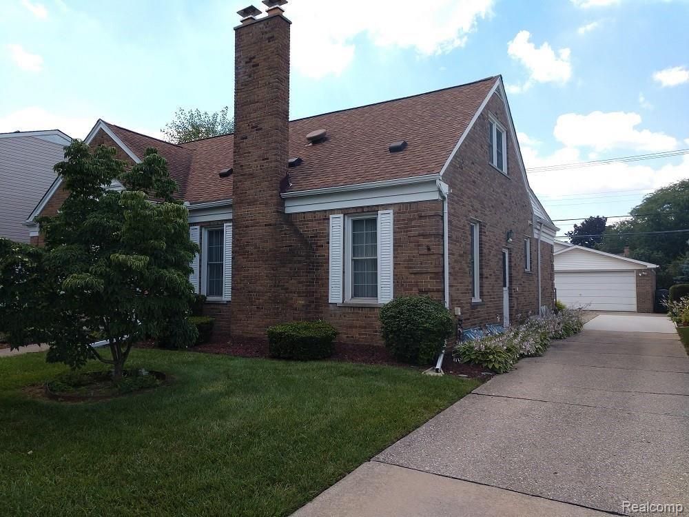 ALLEN PARK SCHOOLS. IMMEDIATE OCCUPANCY. NICE WIDE DRIVEWAY. 