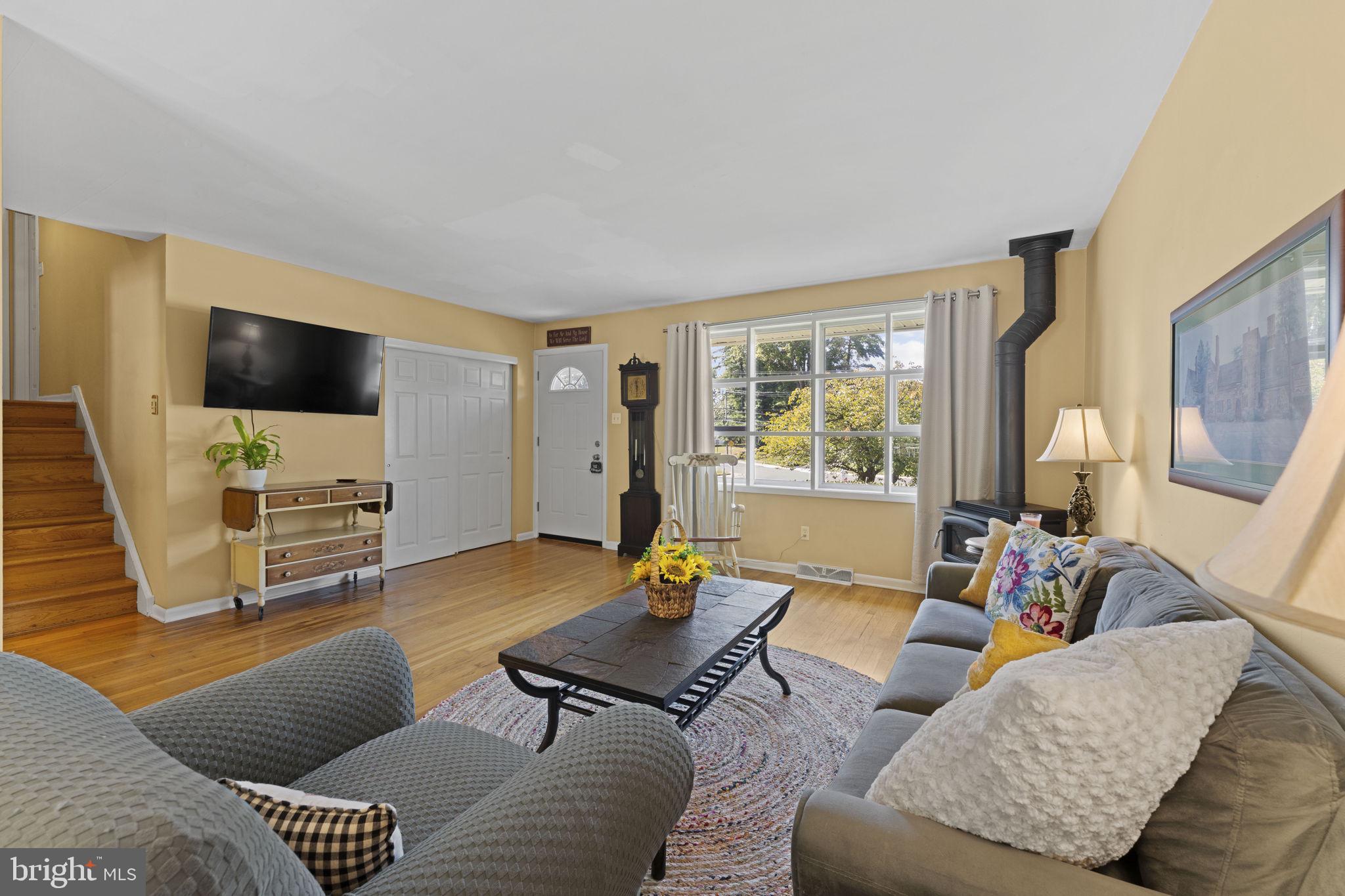 14 Broadale Road Doylestown, PA 18901 - Photo 4 of 30 Gallery Image 4