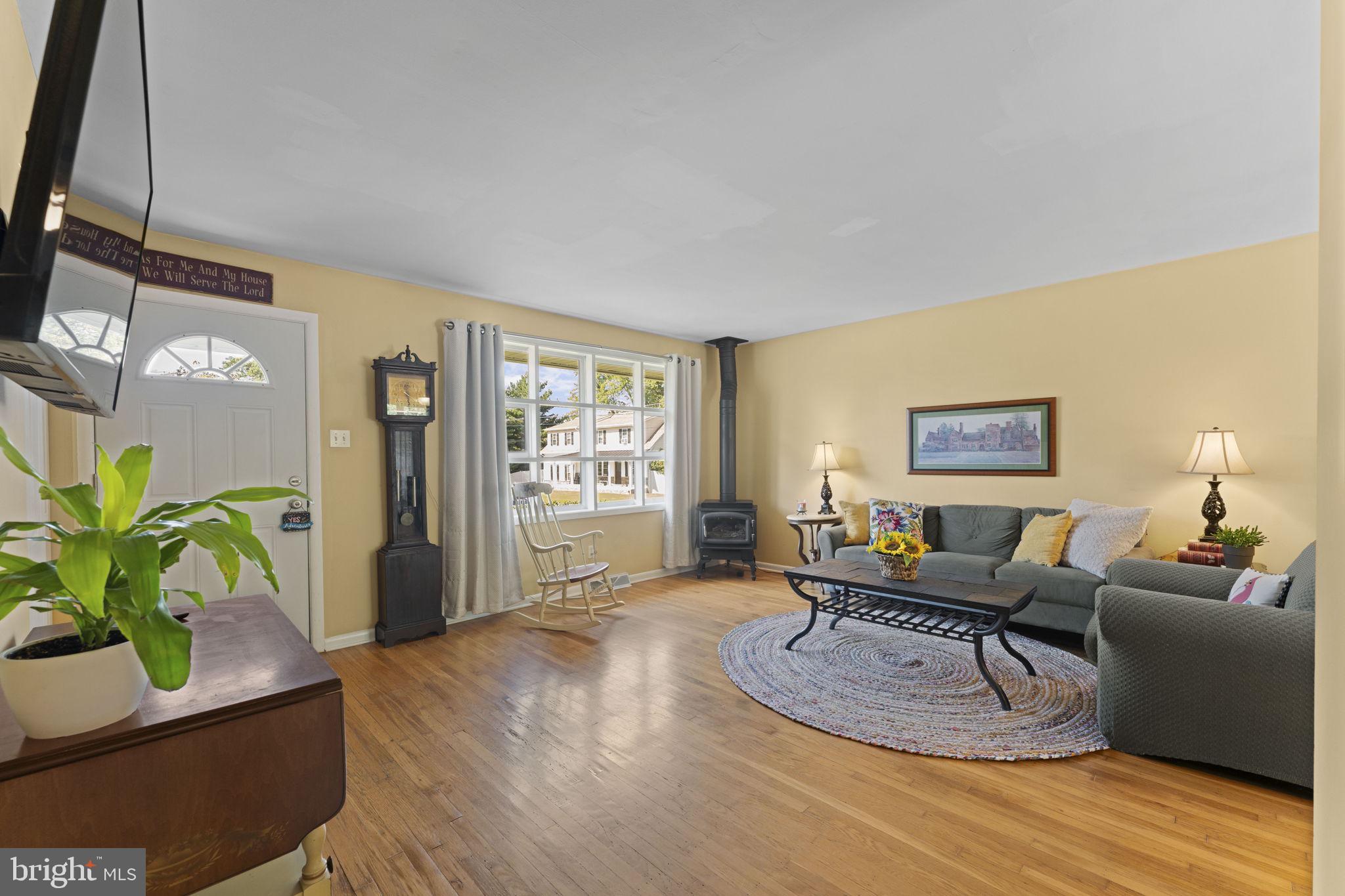 14 Broadale Road Doylestown, PA 18901 - Photo 5 of 30 Gallery Image 5