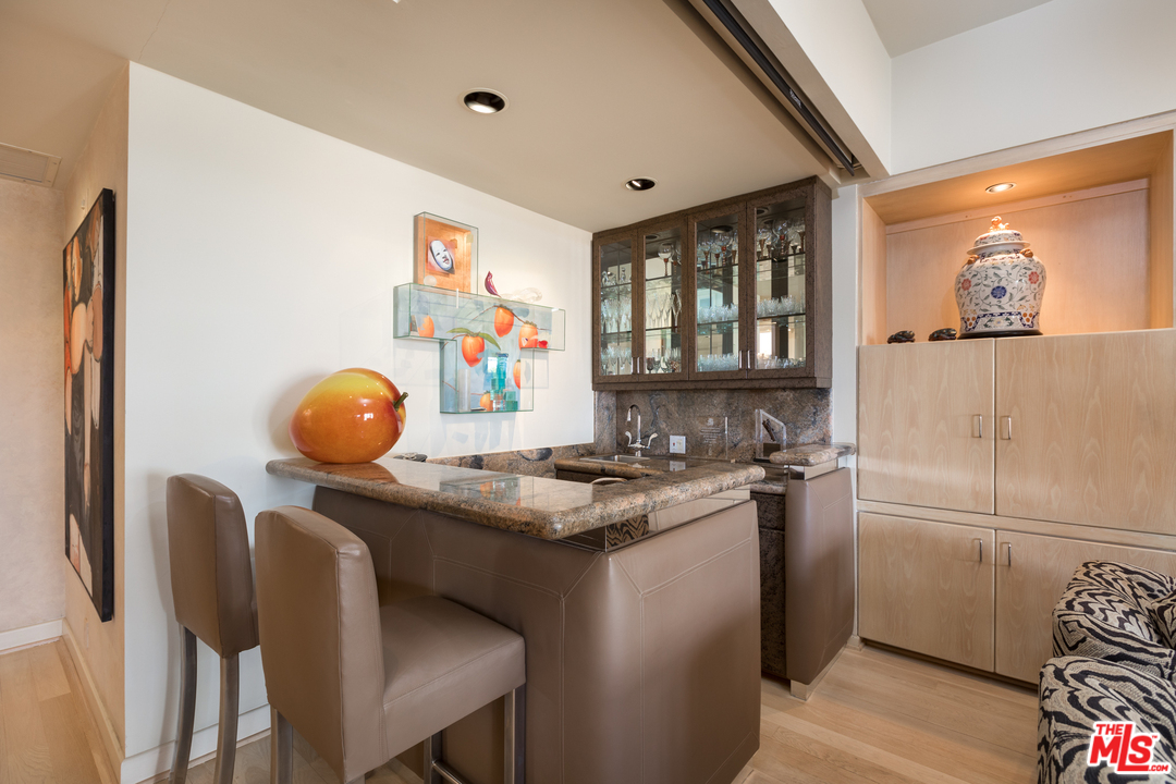 12473 Promontory Road Los Angeles, CA 90049 - Photo 14 of 48