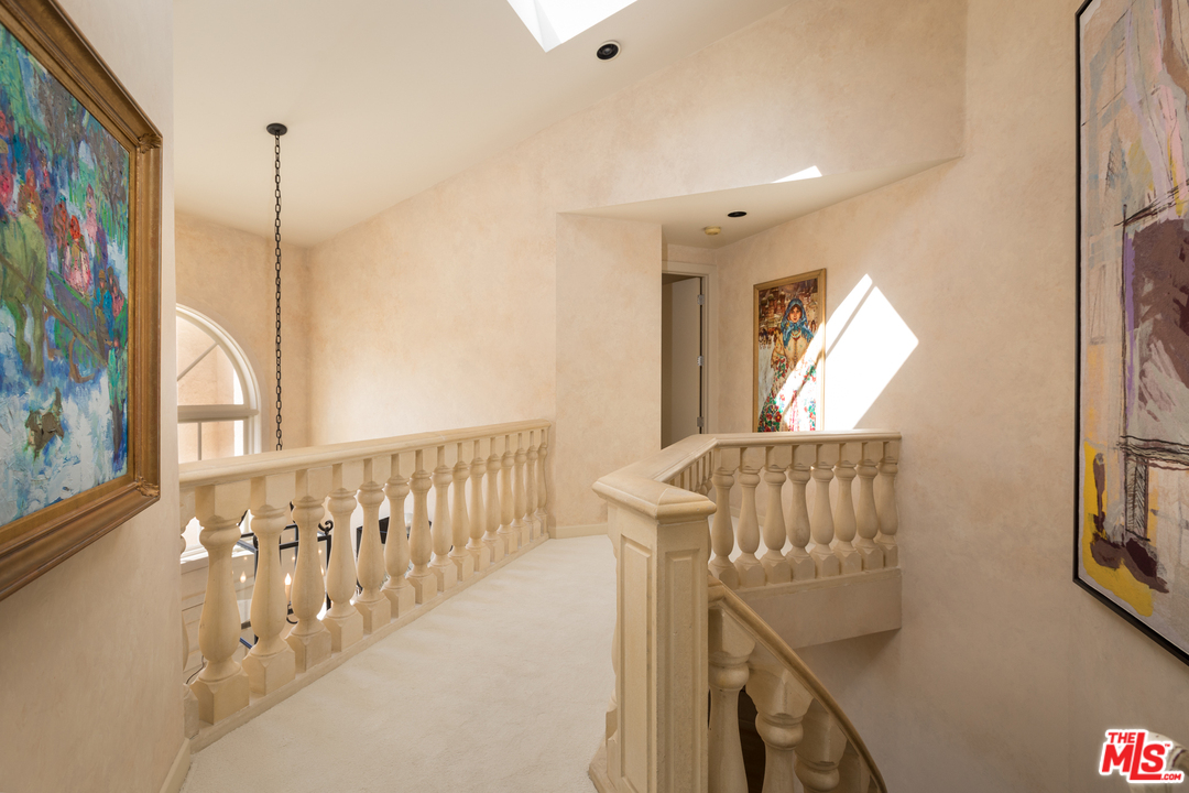 12473 Promontory Road Los Angeles, CA 90049 - Photo 21 of 48