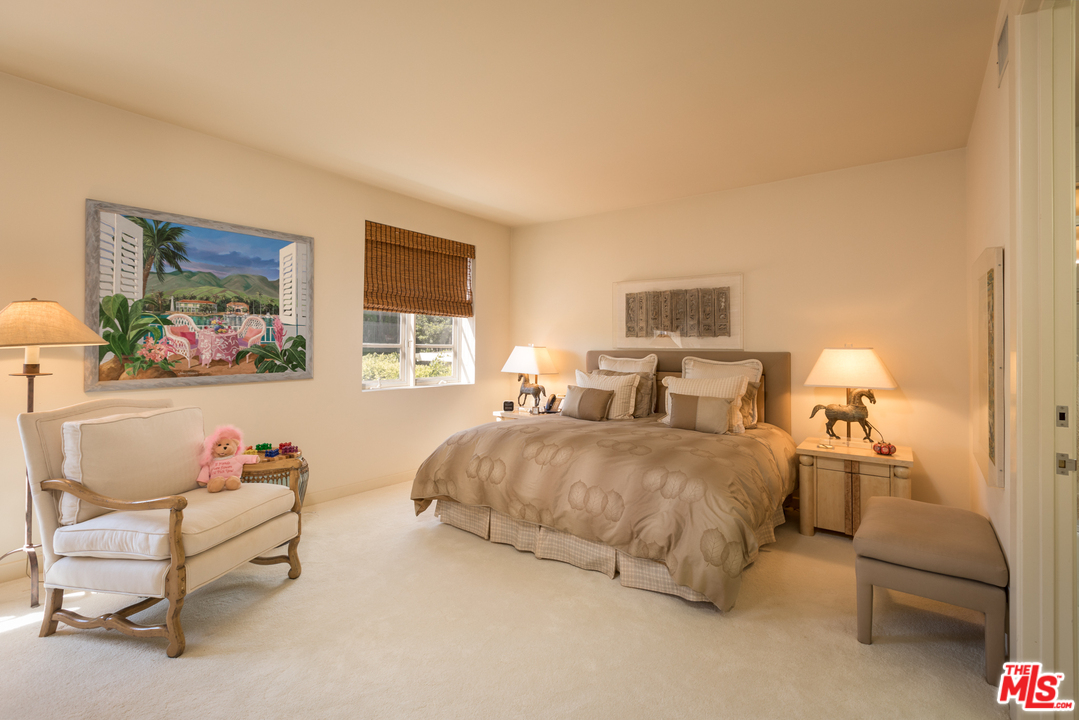 12473 Promontory Road Los Angeles, CA 90049 - Photo 22 of 48