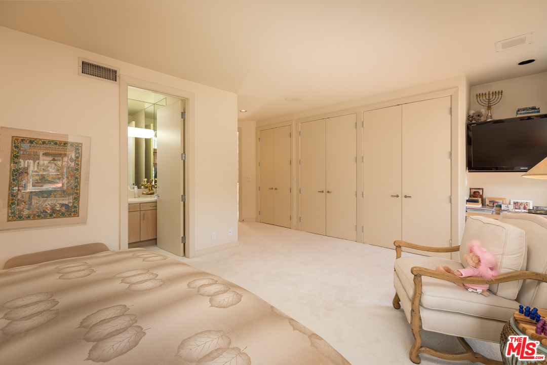 12473 Promontory Road Los Angeles, CA 90049 - Photo 23 of 48