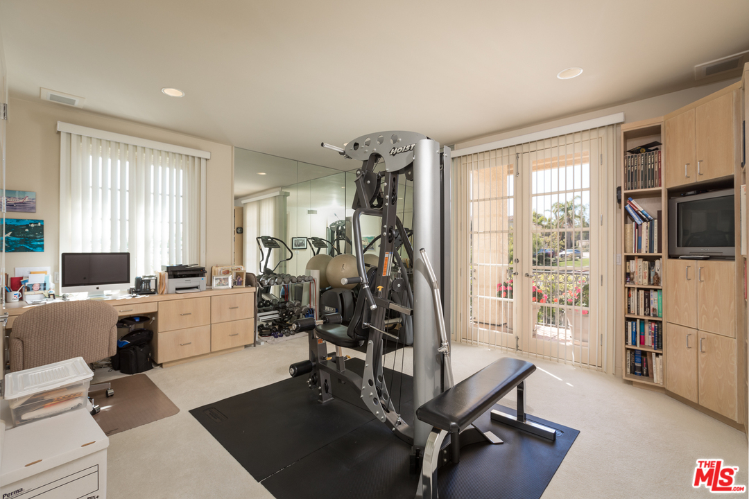 12473 Promontory Road Los Angeles, CA 90049 - Photo 25 of 48