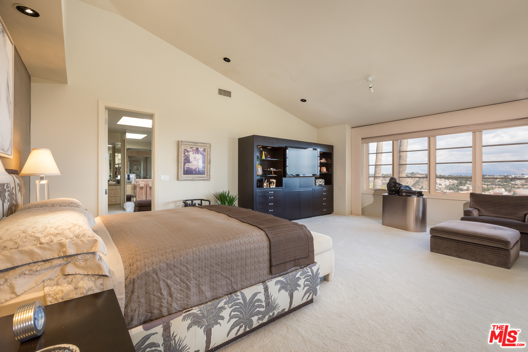 12473 Promontory Road Los Angeles, CA 90049 - Photo 29 of 48