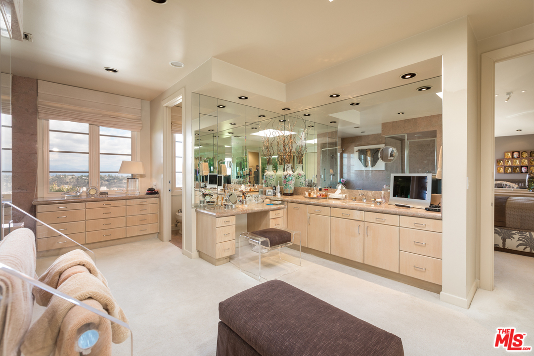 12473 Promontory Road Los Angeles, CA 90049 - Photo 32 of 48