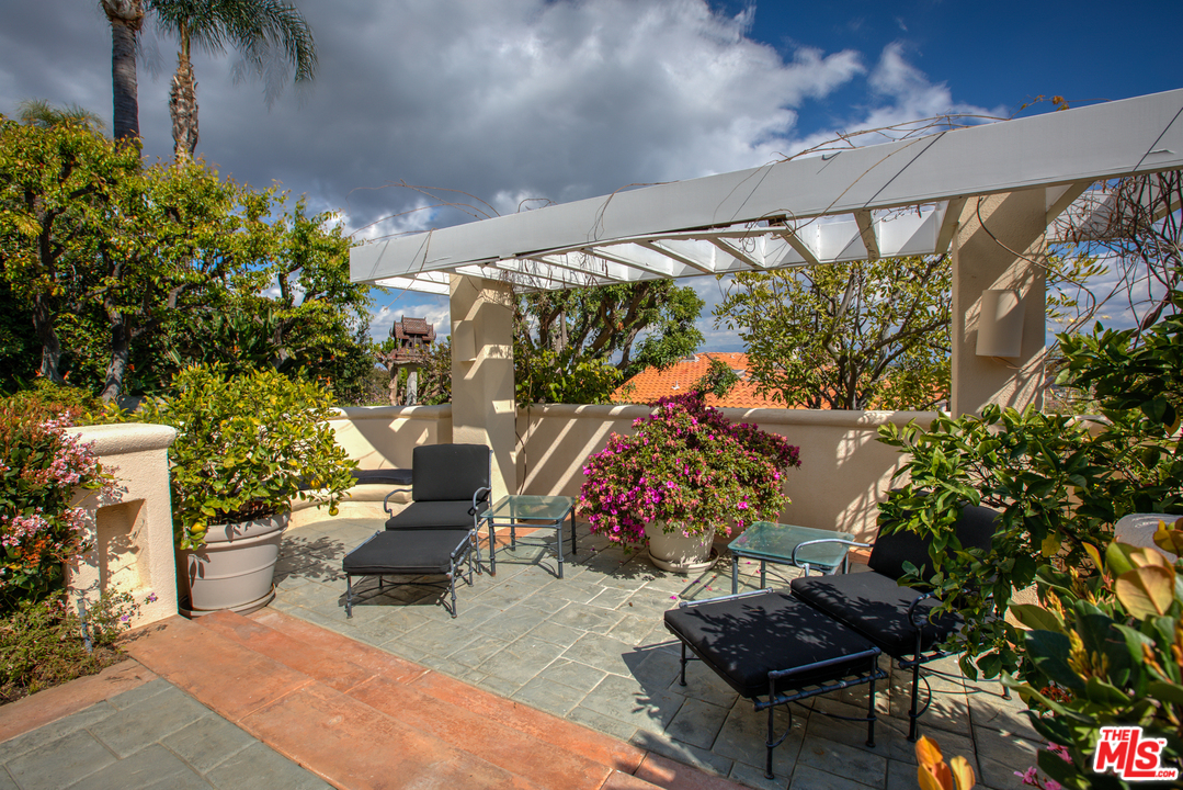 12473 Promontory Road Los Angeles, CA 90049 - Photo 40 of 48