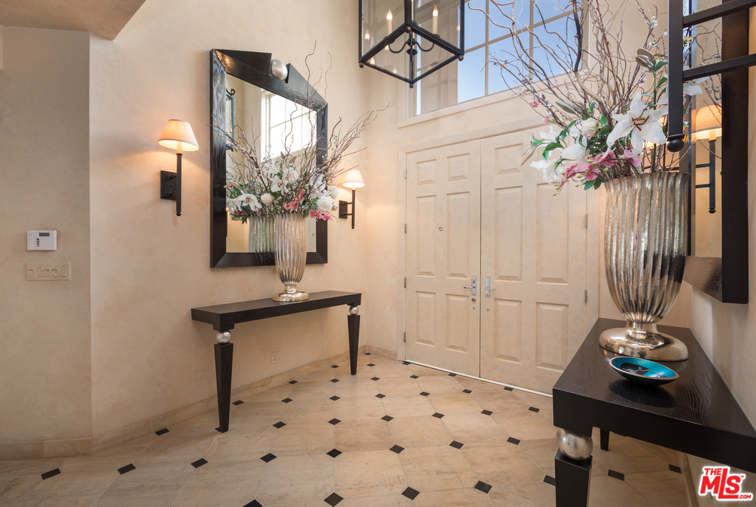 12473 Promontory Road Los Angeles, CA 90049 - Photo 5 of 48