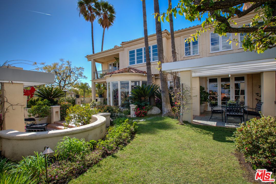 12473 Promontory Road Los Angeles, CA 90049 - Photo 42 of 48