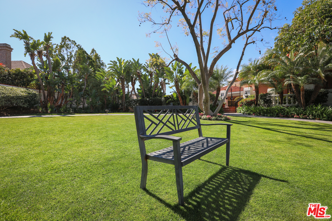 12473 Promontory Road Los Angeles, CA 90049 - Photo 46 of 48