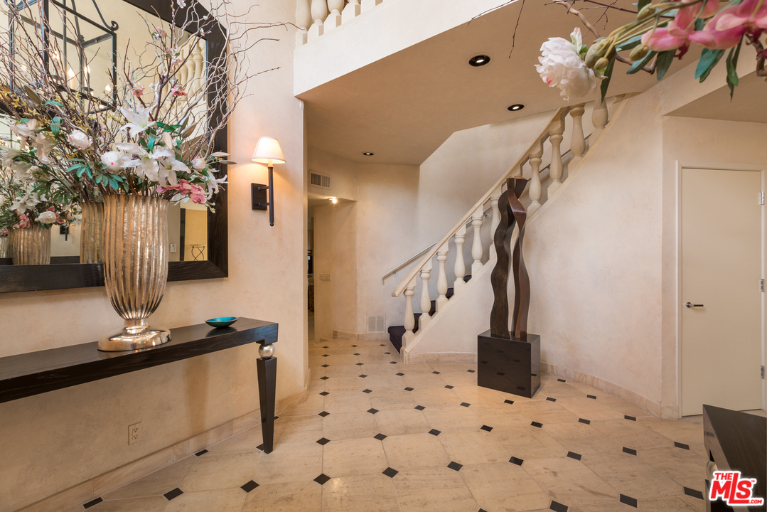 12473 Promontory Road Los Angeles, CA 90049 - Photo 6 of 48