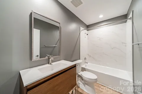 $659,000 | 333 West Trade Street, Unit 1200, Charlotte, NC 28202