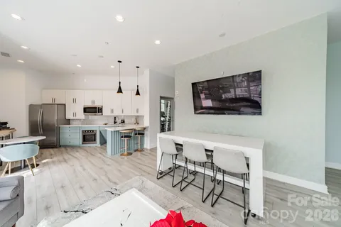$654,000 | 333 West Trade Street, Unit 1200, Charlotte, NC 28202