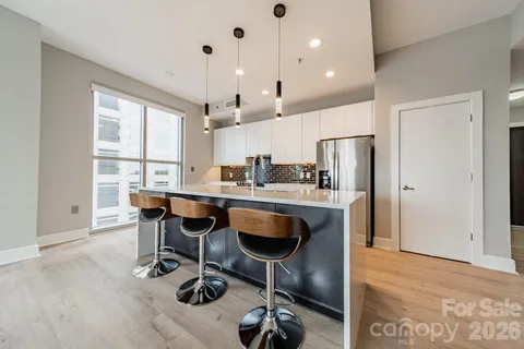 $654,000 | 333 West Trade Street, Unit 1200, Charlotte, NC 28202