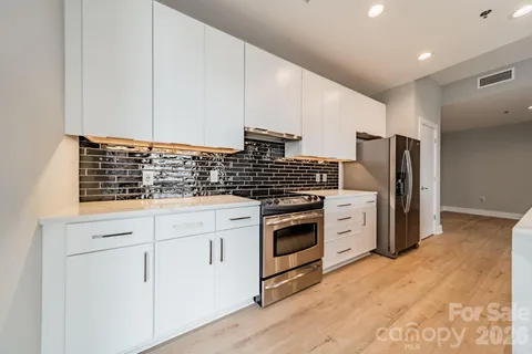 $654,000 | 333 West Trade Street, Unit 1200, Charlotte, NC 28202