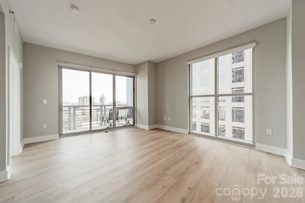 $654,000 | 333 West Trade Street, Unit 1200, Charlotte, NC 28202