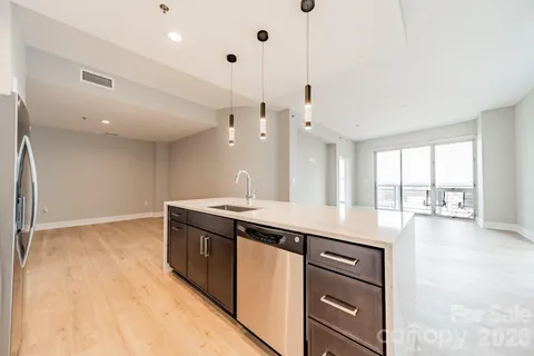 $654,000 | 333 West Trade Street, Unit 1200, Charlotte, NC 28202