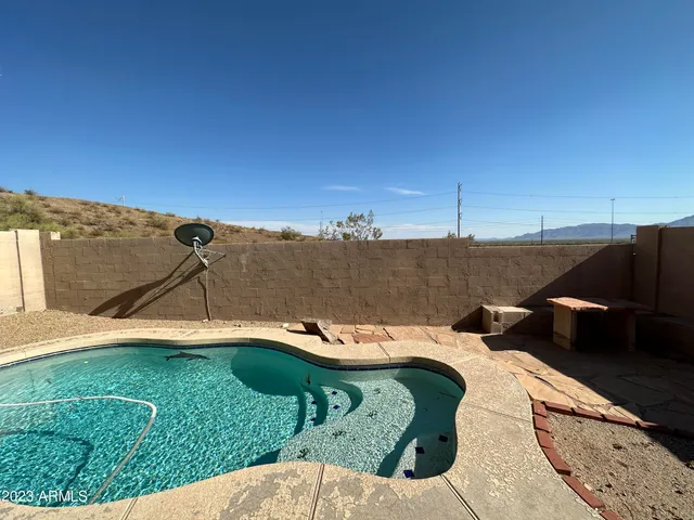 a view of a backyard with sitting area