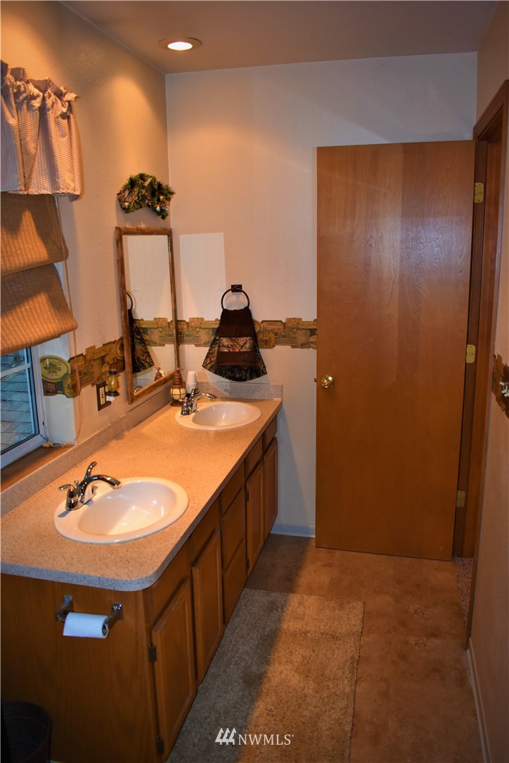 4543 Columbia Heights Road Longview, WA 98632 - Photo 11 of 21 Gallery Image 11