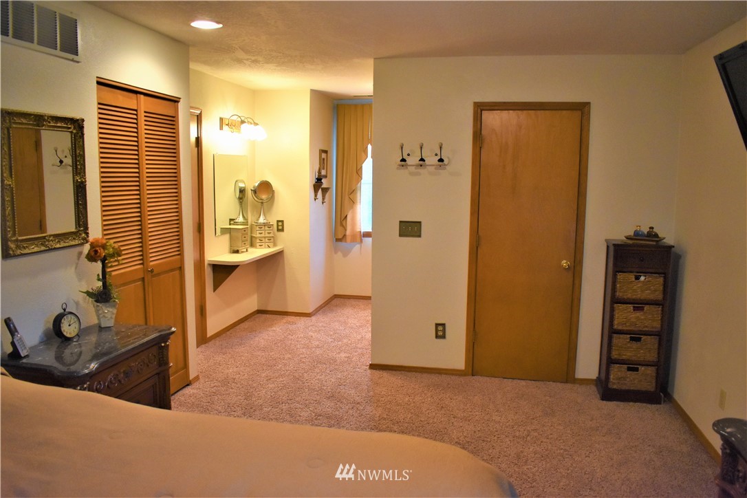 4543 Columbia Heights Road Longview, WA 98632 - Photo 14 of 21 Gallery Image 14