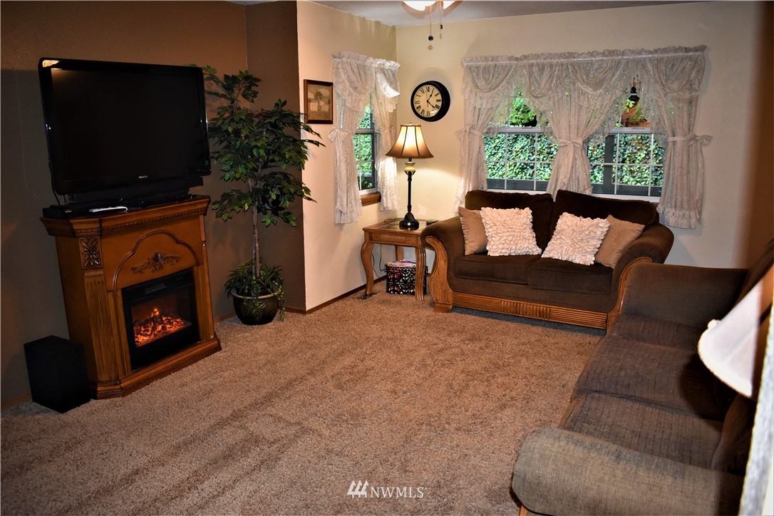 4543 Columbia Heights Road Longview, WA 98632 - Photo 6 of 21 Gallery Image 6