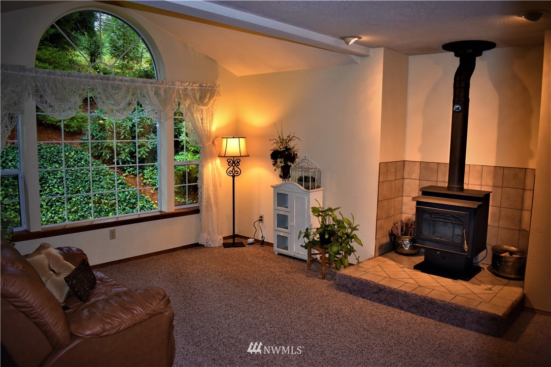 4543 Columbia Heights Road Longview, WA 98632 - Photo 7 of 21 Gallery Image 7