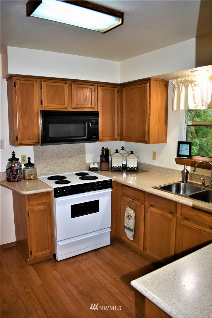 4543 Columbia Heights Road Longview, WA 98632 - Photo 8 of 21 Gallery Image 8